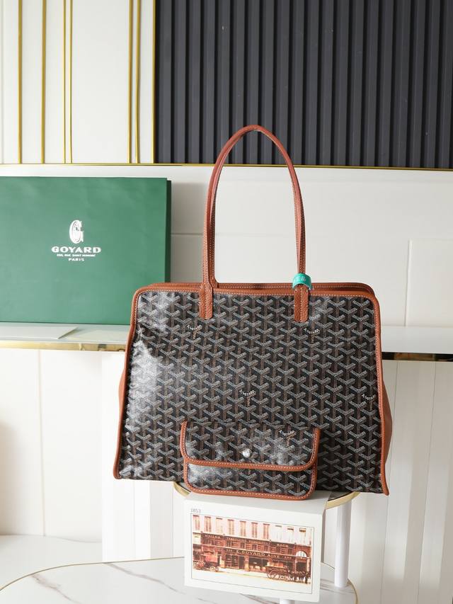 Premium Quality, Original Material Hardy Small Commuter Bag Makes A Stylish Come