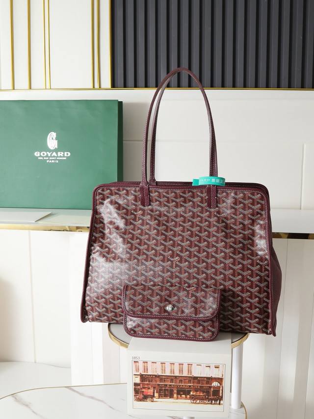 Premium Quality, Original Material Hardy Small Commuter Bag Makes A Stylish Come