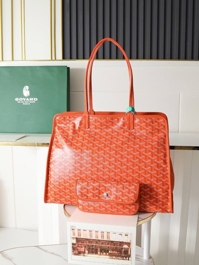 Premium Quality, Genuine Material Hardy Small Commuter Bag Makes A Stylish Comeb