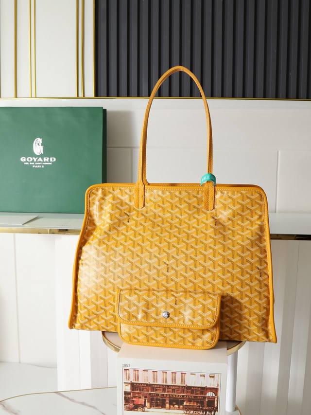 Premium Quality, Original Material Hardy Small Commuter Bag Makes A Stylish Come