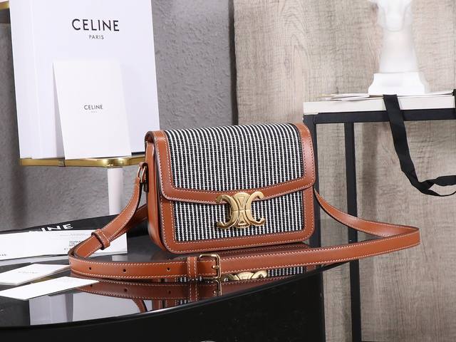 Premium Quality All-Steel Hardware Teen Triomphe Calfskin Handbag This Triomphe