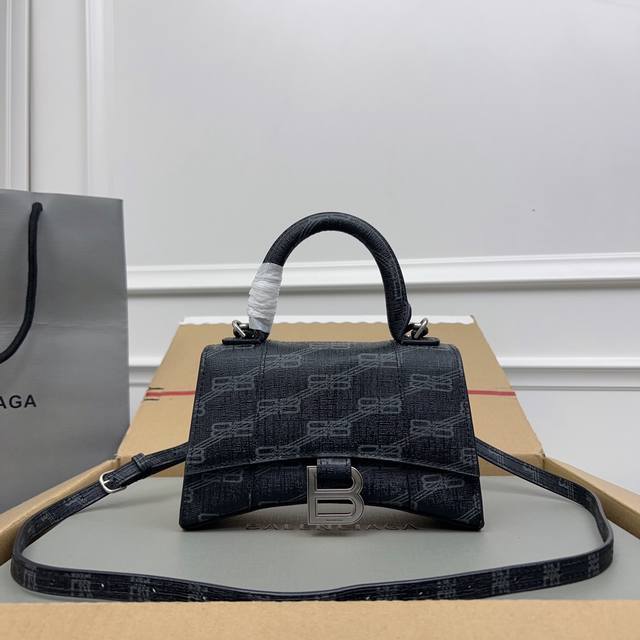 Exclusive Background_Actual Product Photos Small Size: Black Leather With Silver