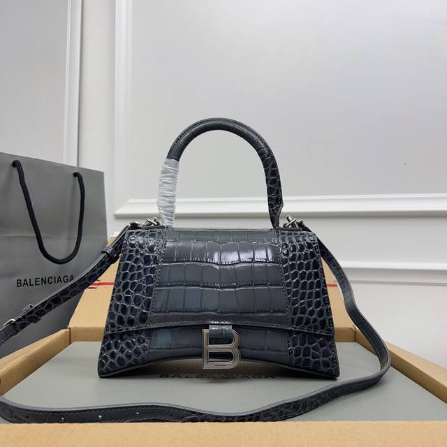 Exclusive Background - Actual Product Photos: Crocodile-Textured Charcoal Gray S