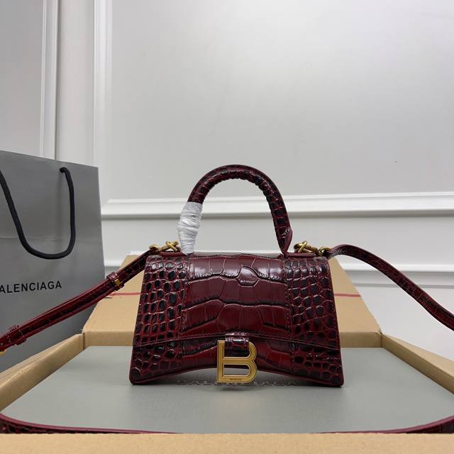 Exclusive Background_Actual Product Photos Crocodile-Patterned Wine-Red Gold-Ton
