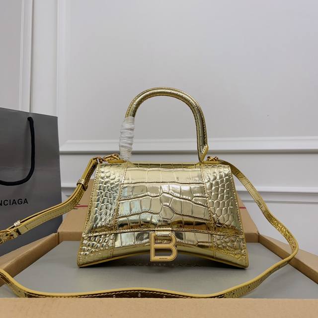 Exclusive Background - Actual Product Photos: Crocodile-Patterned Gold Buckle Up
