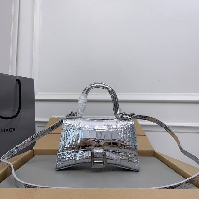 Exclusive Background_Actual Product Photos Crocodile-Patterned Silver Buckle Upg