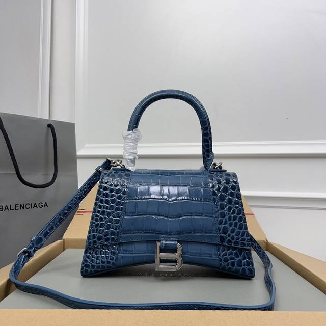 Exclusive Background - Actual Product Photos: Crocodile-Patterned Night Sky Blue