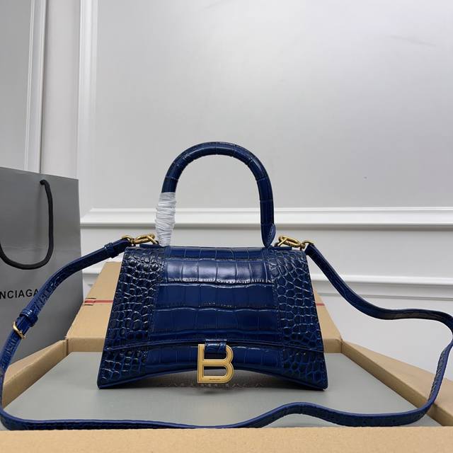 Exclusive Background - Actual Product Photos: Crocodile-Patterned Navy Blue Gold