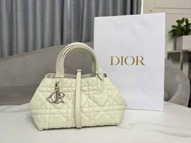 Top-Tier Original 9282#White#This Dior Toujours Handbag Made Its Debut At The 20