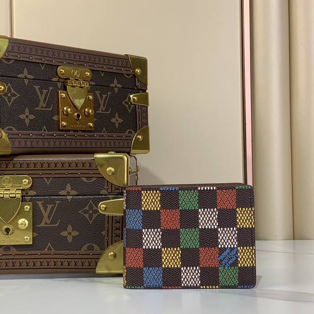 Top-Tier Original Factory N00185 Short Wallet Checkered This Slender Wallet, Des