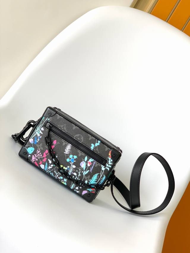 M80892 Vibrant M 72 Flowers M44735 Black Flowers M4448 Vintage M68906 Gold Mouth