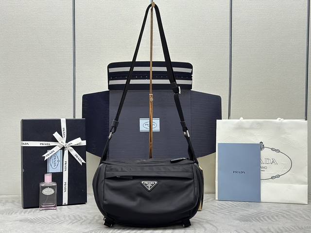Classic Small Messenger Bag 2Vh994 Upgraded Version This Flap-Style Shoulder Bag