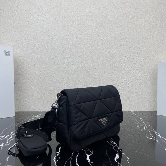 Top-Grade Authentic New Medium-Sized 3-In-1 1Bd290 Prada's Iconic Triangular Log