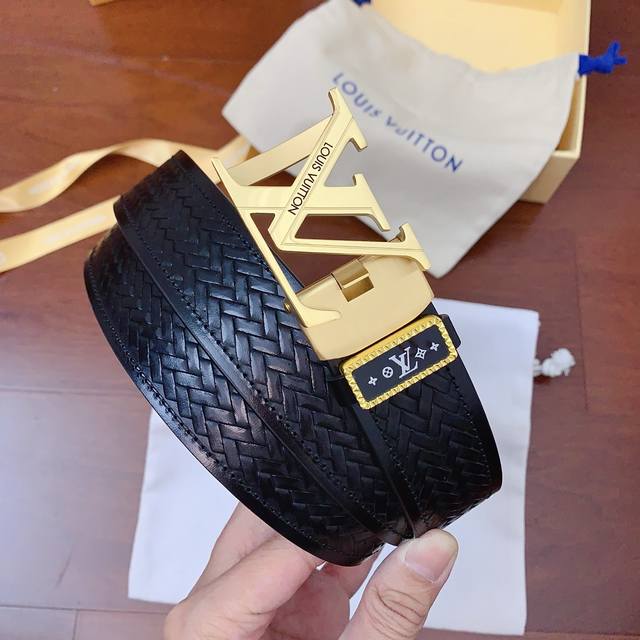 Premium Packaging, Lv New Model, Authentic Quality Guaranteed. Crafted With Meti