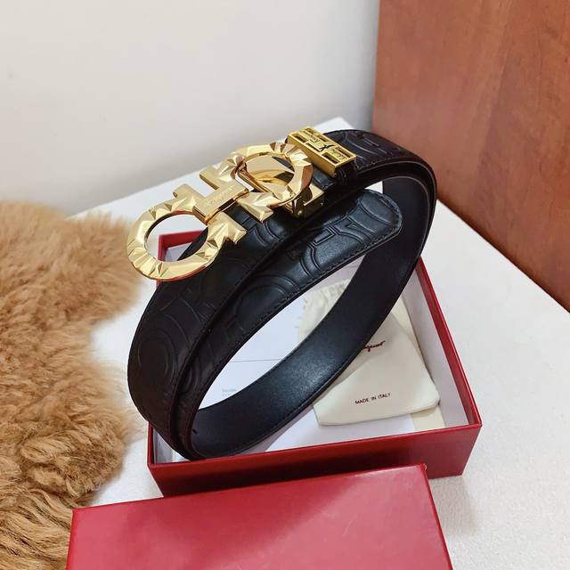 Ferragamo Official Website New Arrival, Imported Leather Series, Adorned With A