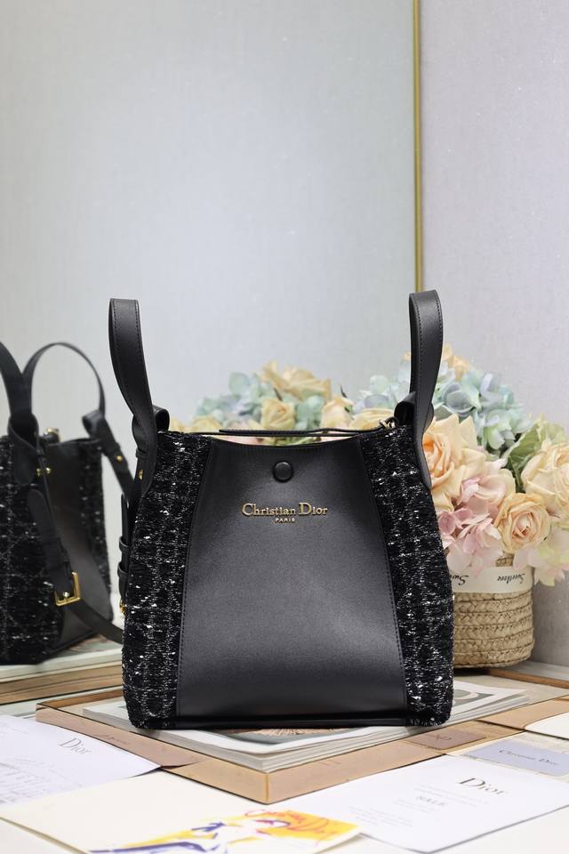 Authentic Grade, High Version Medium Signature Bucket Bag Handbag Black Coarse C