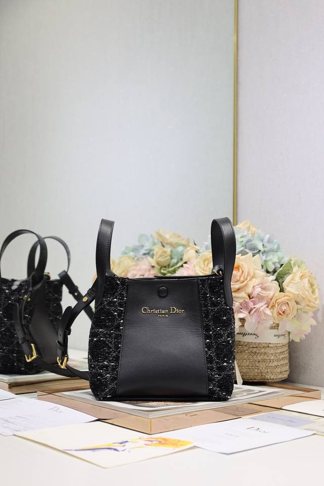 Authentic Grade, High Version Small Signature Bucket Bag Handbag Black Tweed Thi