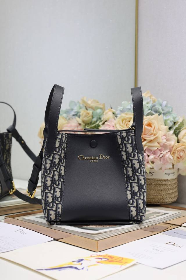 Authentic Grade, High Version Small Signature Bucket Bag Handbag Blue Canvas Thi