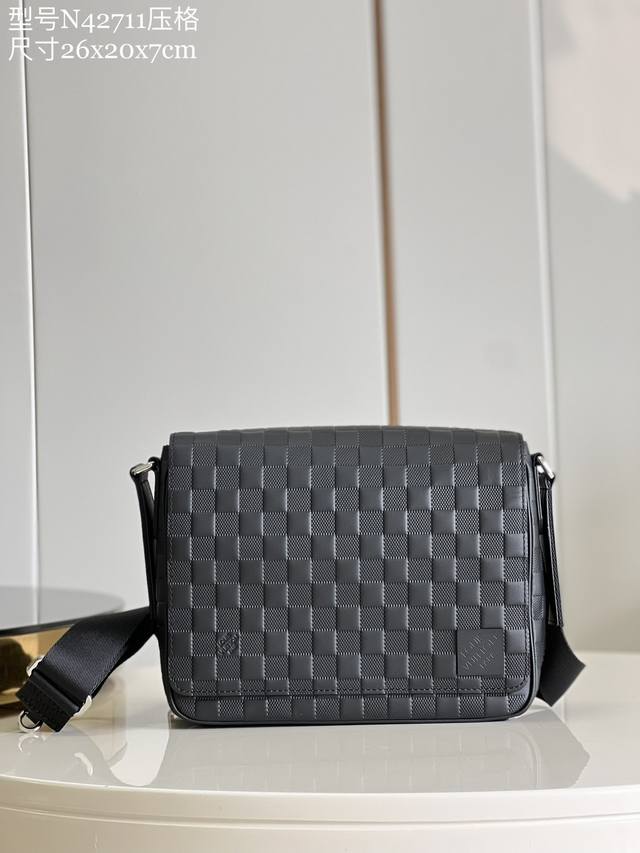 Top-Tier Authentic Exclusive Photos N42711 Embossed This District Small Messenge