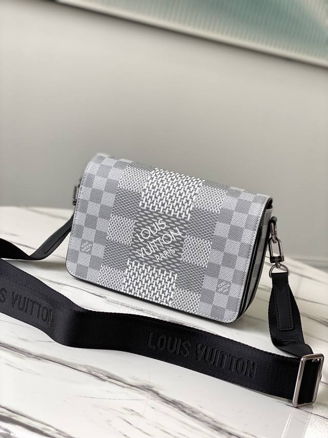 Top-Grade Original N50014 Silver White This Studio Messenger Bag Is Crafted From