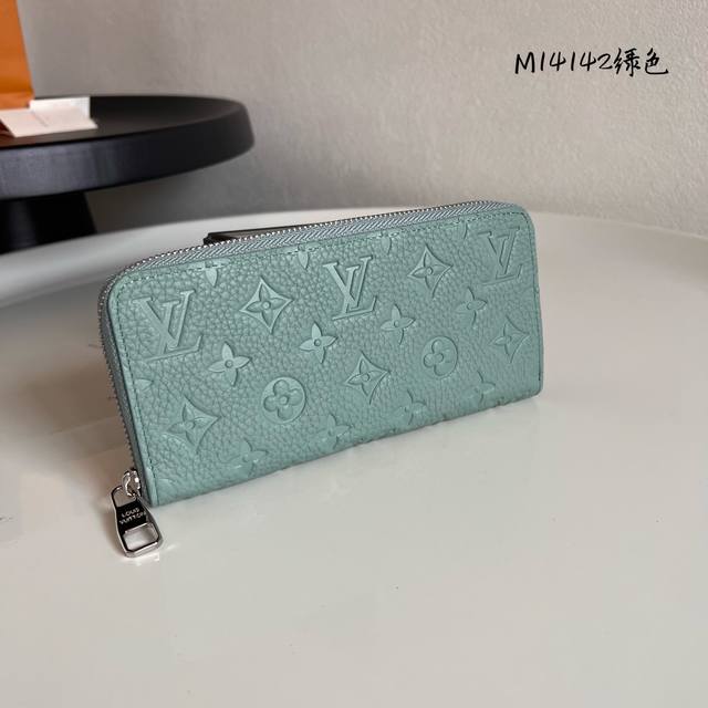 Top-Tier Authentic M14142 Green Louis Cl