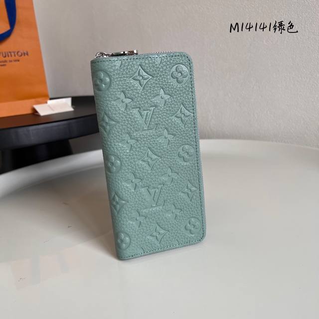 Top-Grade Original M14141 Green This Men's Vertical Zipper Wallet Is Made Of Dur