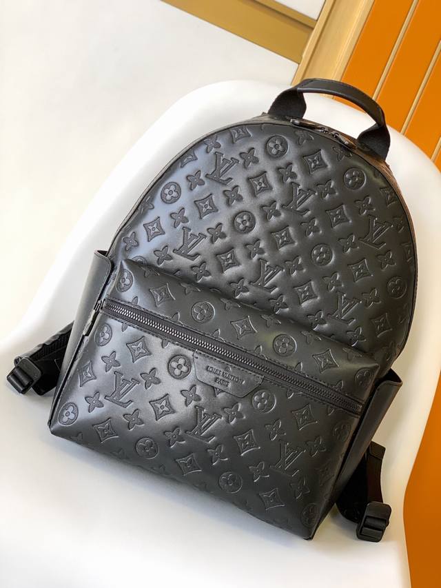 Top-Tier Authentic Replica M46553 Embossed This Discovery Backpack Features A So