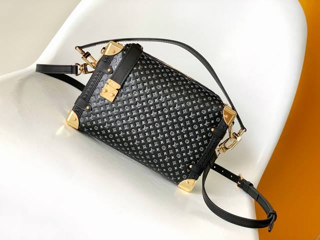 Top-Tier Original M46358 Black Full-Leather Pressed Small Flower Bag The Design