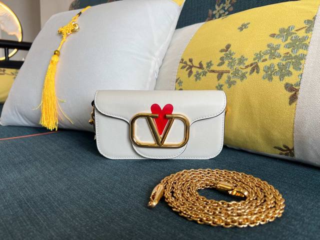Model: 2030 Qixi Edition Garavani All Around Love Mini Loc
