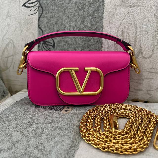 Model: 2030S Small Garavani Mini Loc