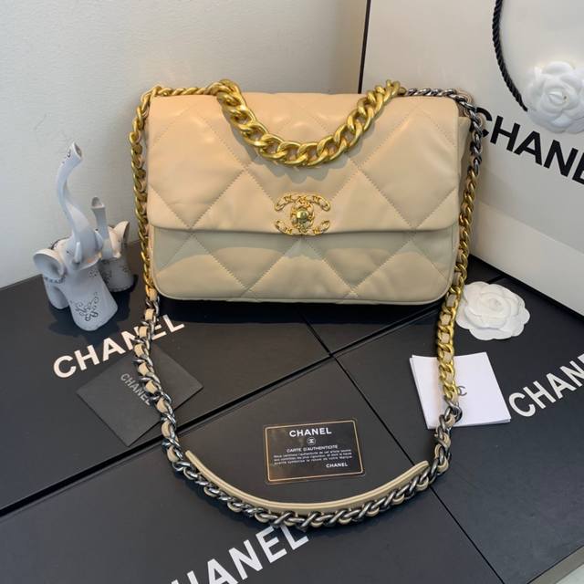 Exclusive Real-Shot Photos, Medium Size Available For Pre-Order! Chanel New Arri