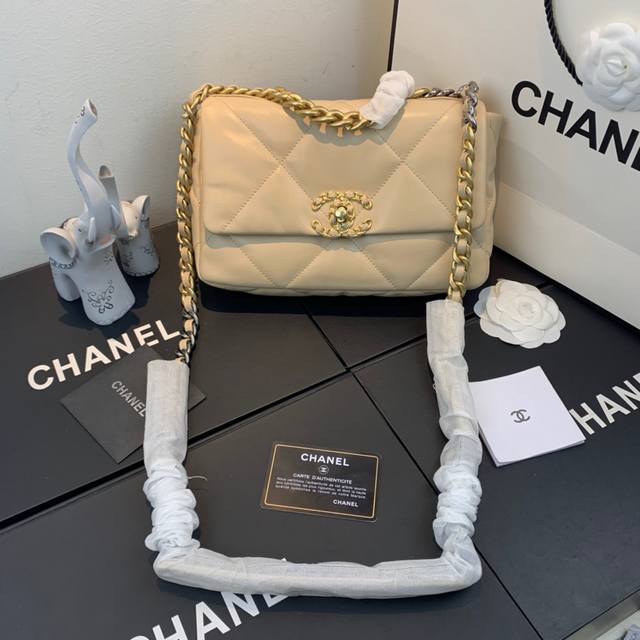 Color: Apricot! Chanel New Model: As1160 Autumn/Winter Large Diamond-Patterned T