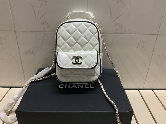 Chanel 25P Rich Girl's Summer New Arrival Resort Piece With Double C-Shaped Cera
