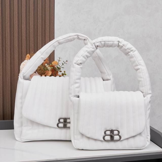 Large New Balenciaga Monaco Handheld Shoulder Bag. In Terms Of Style And Design,