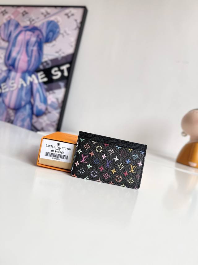 Overseas Original M13403 Black Exclusive Real Photos!This Card Case Features A C