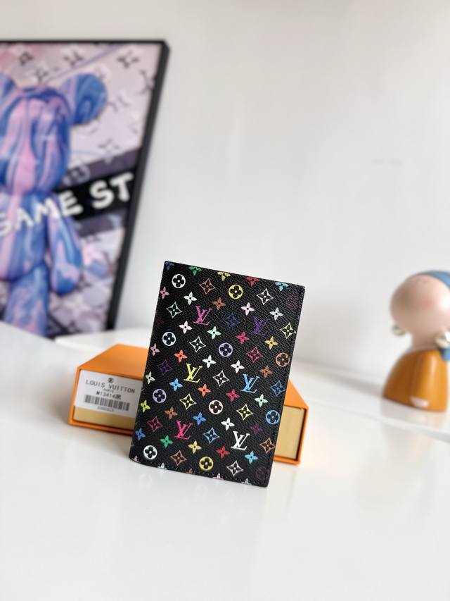 Overseas Original Order M13414 Black Color Exclusive Photos! This Passport Case