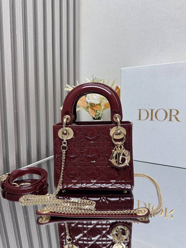 Authentic Quality,High-End Classic Lady Diana Three-Compartment Burgundy Lacquer
