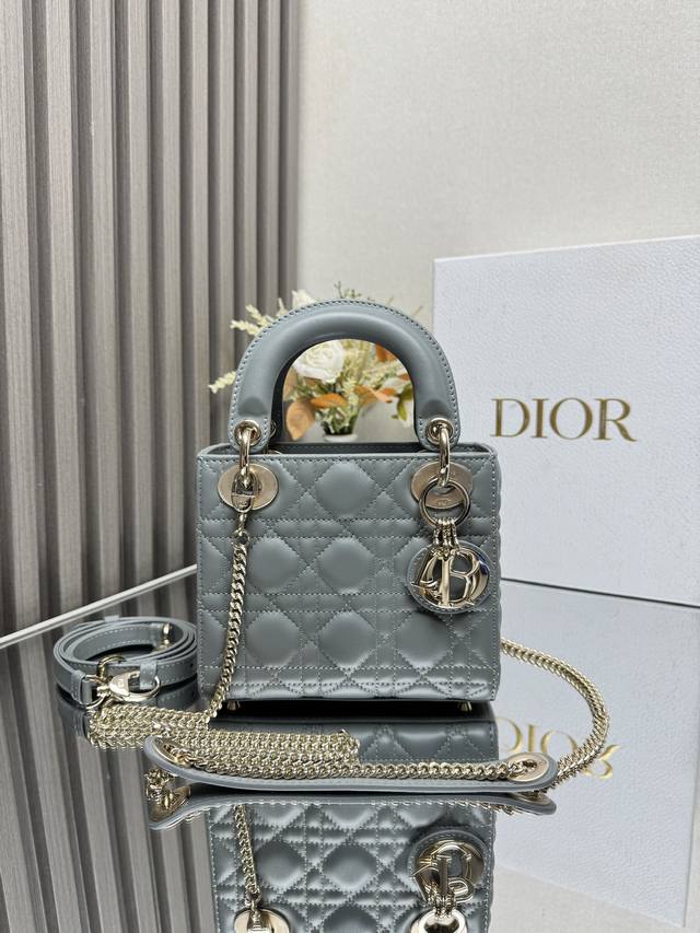 Authentic Quality. Classic Lady Diana Three-Compartment Rock Gray Lambskin. Mode