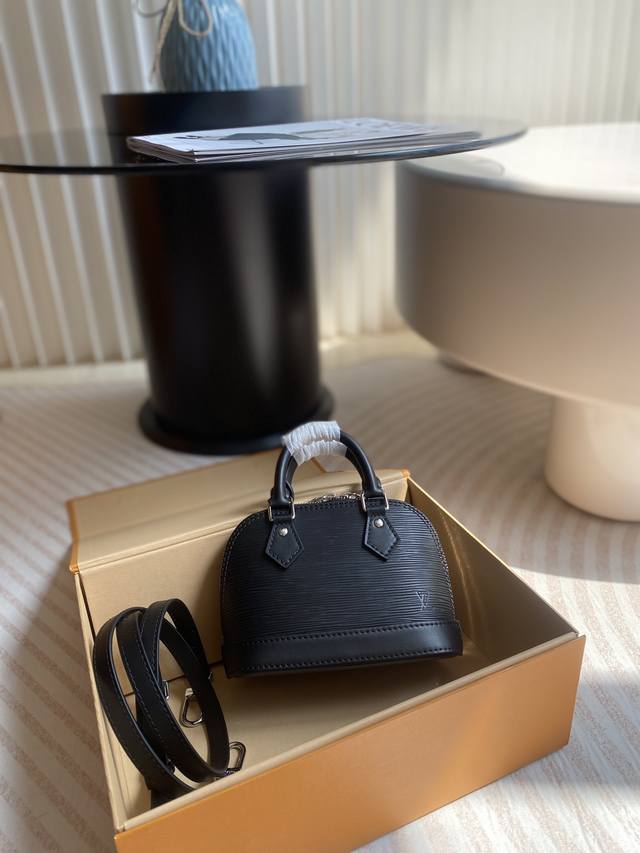 Top-Tier Original Nano Alma Handbag M81945 Black Nano Alma Handbag Is A Compact