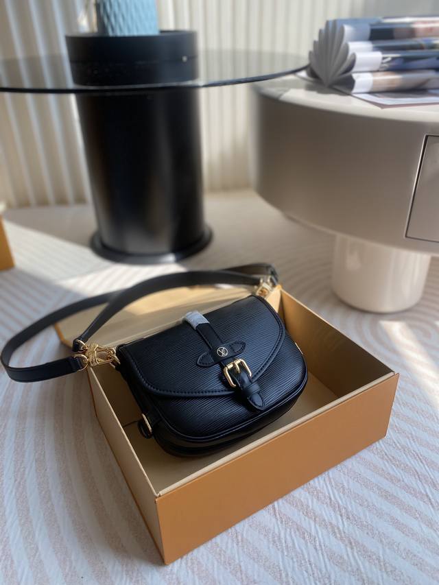 Saumur Bb Handbag M23469 Black The Saumur Bb Handbag Reinterprets The Classic De