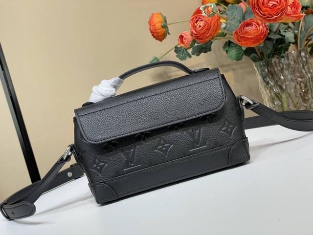 Top-Tier Authentic Replica Exclusive Real-Shot Steamer East Westi Mini Handbag M