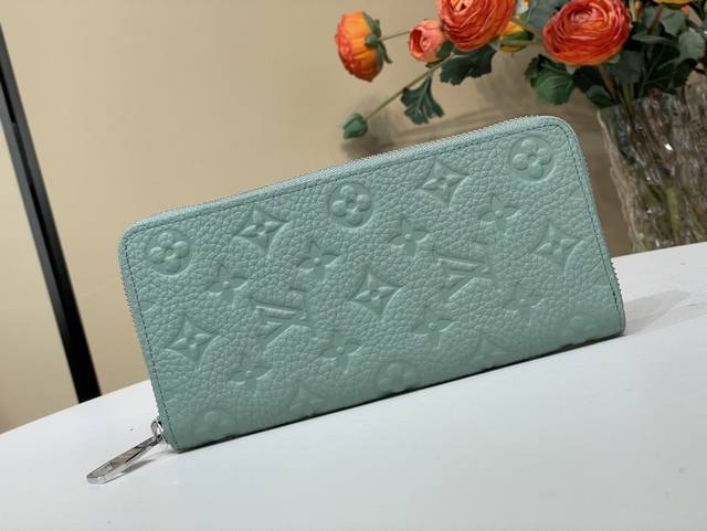 Top-Grade Authentic Replica Exclusive Real-Shot Zippy Vertical Zipper Wallet M14