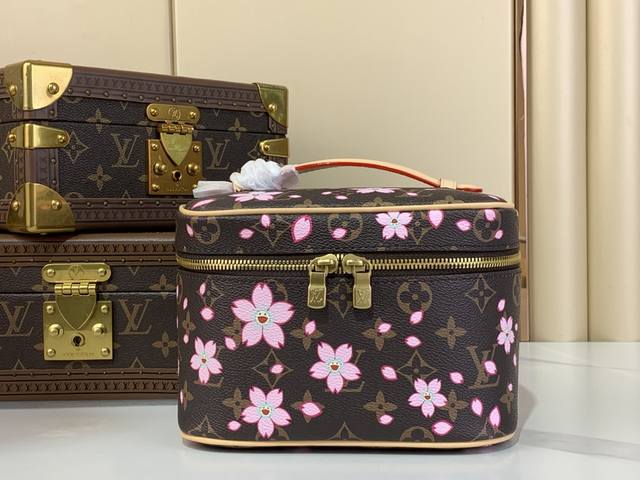 Top-Quality Authentic Replica, Exclusive Real-Life Photos. Louis Vuitton X Takas