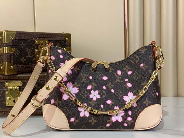Top-Tier Authentic Replica Exclusive Photos Boulogne Horn-Shaped Handbag M45832