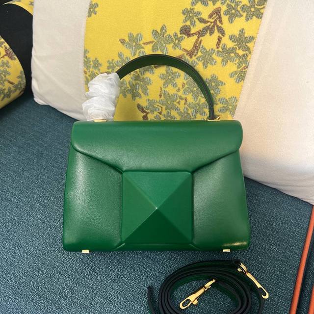 Full Set Packaging Model: 1013 One Stud Mini Lambskin Handbag, Featuring An Over