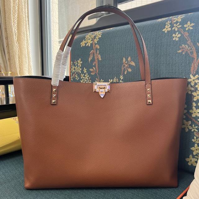 Full Set Packaging Model: 0081L Large Garavani This