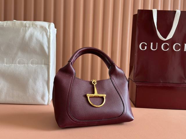 Comes With Full Counter Packaging. This Gucci Softbit Series Shoulder Bag Featur