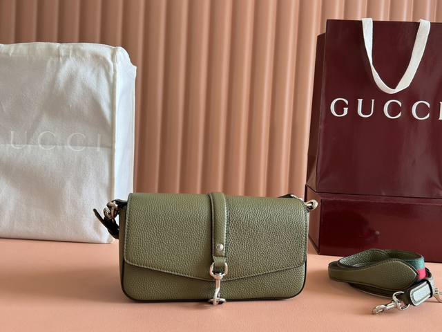 Configuration: Full Retail Packaging For The 2025 Spring/Summer Collection. This
