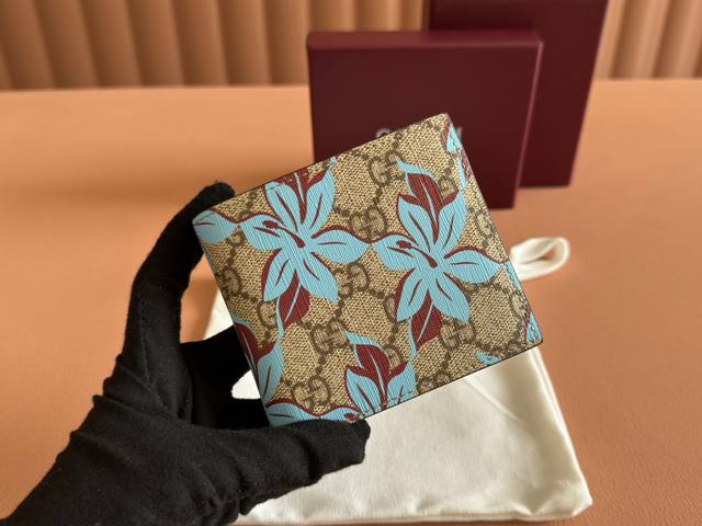 Comes With Full Counter Packaging. The Iconic Gg Supreme Canvas Makes A Stunning