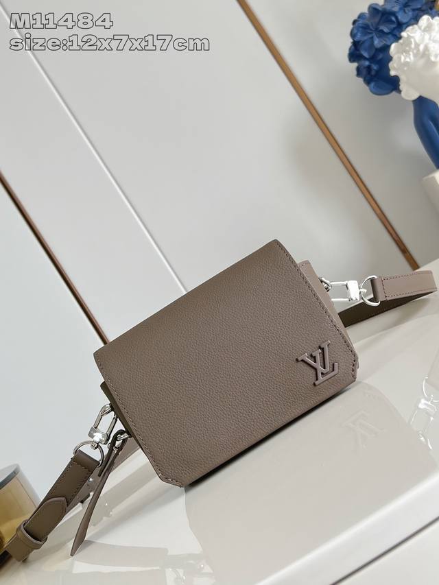 Factory Price P Top-Grade Original M11484 Brown This Fastline Mini Handbag Is Cr
